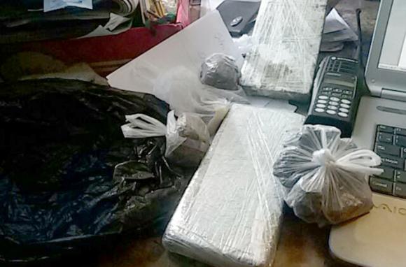 Cae un prófugo con 3,421 kg de droga Cae un prófugo con 3,421 kg de droga