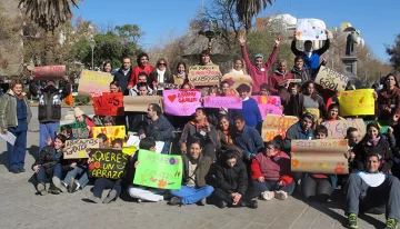 Abrazos gratis para festejar el Día del Amigo Abrazos gratis para festejar el Día del Amigo