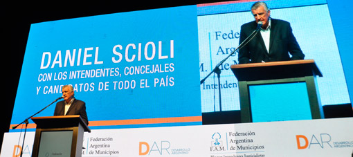 Gioja destacó el desendeudamiento de San Juan ante dirigentes nacionales Gioja destacó el desendeudamiento de San Juan ante dirigentes nacionales