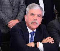 “Kirchner y Gioja le dieron el puntapié inicial a la minería” “Kirchner y Gioja le dieron el puntapié inicial a la minería”