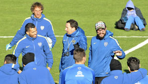 La primera práctica de Tevez tuvo un invitado de lujo: Osvaldo La primera práctica de Tevez tuvo un invitado de lujo: Osvaldo