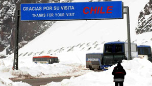 Cientos de argentinos están varados en Chile por el cierre del paso Cristo Redentor Cientos de argentinos están varados en Chile por el cierre del paso Cristo Redentor