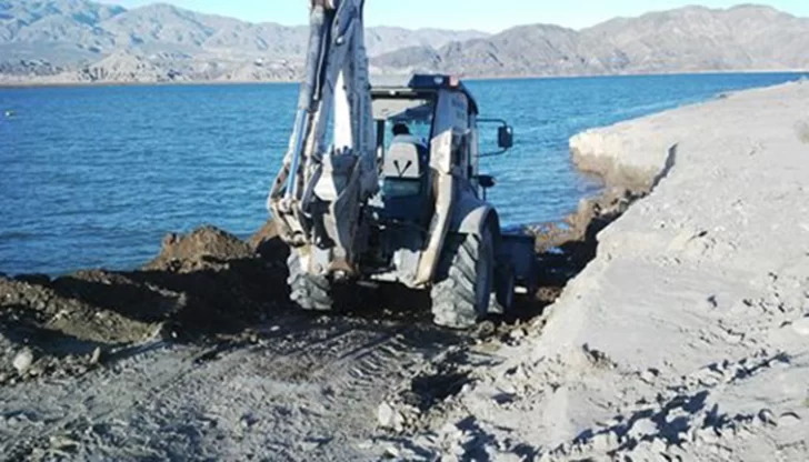 Inician obras en una rampa provisoria para el ingreso al dique Cuesta del Viento Inician obras en una rampa provisoria para el ingreso al dique Cuesta del Viento