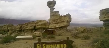 Se cayó una de las dos chimeneas de El Submarino Se cayó una de las dos chimeneas de El Submarino