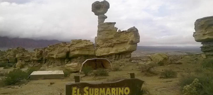 Se cayó una de las dos chimeneas de El Submarino Se cayó una de las dos chimeneas de El Submarino