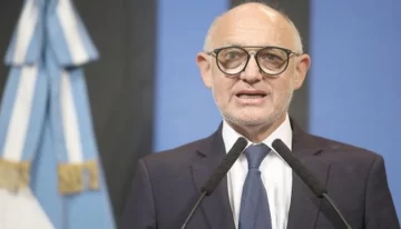 Operan al canciller Timerman por un tumor hepático Operan al canciller Timerman por un tumor hepático