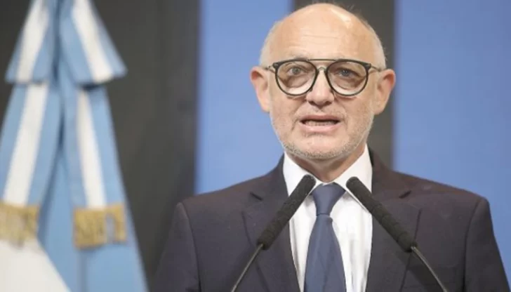Operan al canciller Timerman por un tumor hepático Operan al canciller Timerman por un tumor hepático