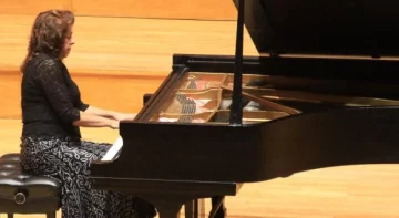 “Eléne” en griego es “la brillante”. ¡Es verdad! “Eléne” en griego es “la brillante”. ¡Es verdad!