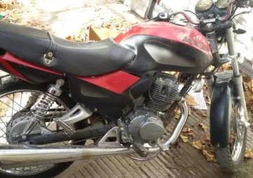 Salía a robar con su novia Salía a robar con su novia