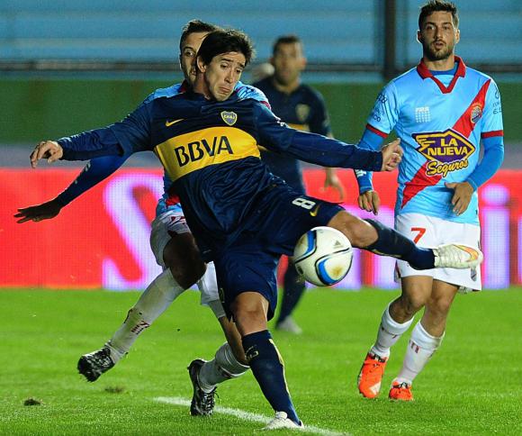 Boca hizo su parte y sigue arriba con el Ciclón Boca hizo su parte y sigue arriba con el Ciclón