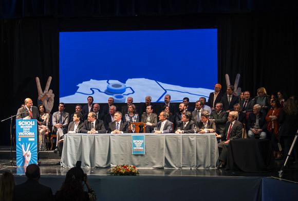 Scioli y Macri trasladaron su disputa electoral a Tucumán Scioli y Macri trasladaron su disputa electoral a Tucumán