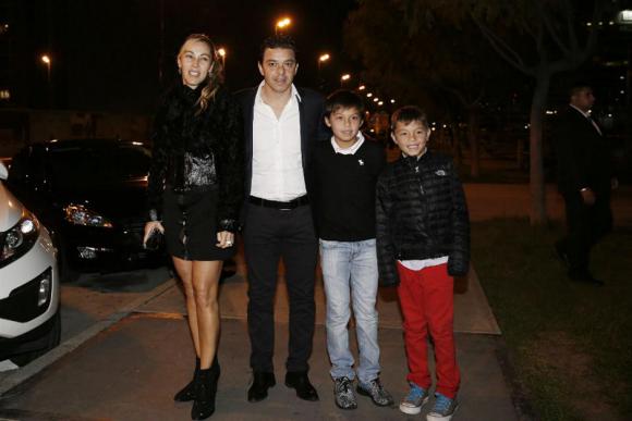 Los campeones y sus mujeres en el festejo por la Libertadores Los campeones y sus mujeres en el festejo por la Libertadores