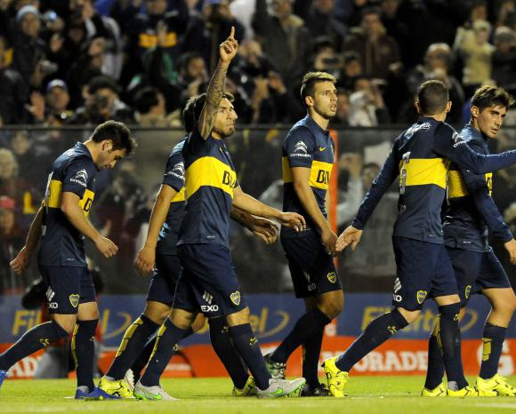 Tevez lo puso en la cima Tevez lo puso en la cima