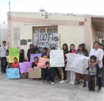 Prometen mejoras en una escuela con grietas y en pésimo estado Prometen mejoras en una escuela con grietas y en pésimo estado