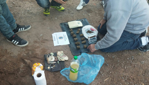 Caminaban tranquilos, vieron a la policía y dejaron caer un paquete: llevaban 250 gramos de droga Caminaban tranquilos, vieron a la policía y dejaron caer un paquete: llevaban 250 gramos de droga