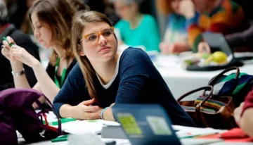 La hija de Agustín Rossi, con apenas 26 años, es la nueva directora del Banco Nación La hija de Agustín Rossi, con apenas 26 años, es la nueva directora del Banco Nación