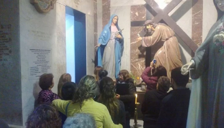 Conmoción en San Luis por una Virgen que llora Conmoción en San Luis por una Virgen que llora