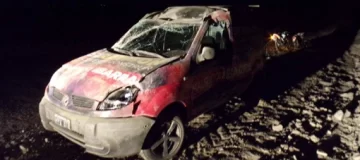 La camioneta de la banda de El Yeyo volcó y murió uno de sus integrantes La camioneta de la banda de El Yeyo volcó y murió uno de sus integrantes