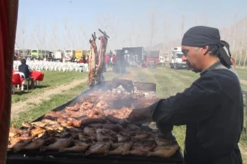 Con solamente $10 ya se puede comer en el predio Con solamente $10 ya se puede comer en el predio