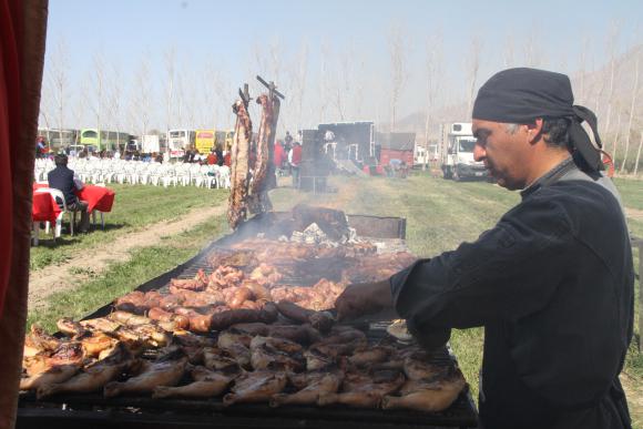 Con solamente $10 ya se puede comer en el predio Con solamente $10 ya se puede comer en el predio