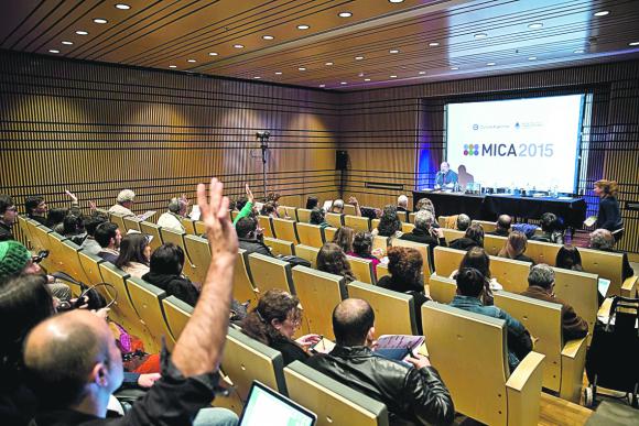 Paseo por el palacio gigante Paseo por el palacio gigante