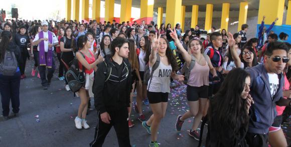 La peregrinación de jóvenes arrancó con música y baile La peregrinación de jóvenes arrancó con música y baile