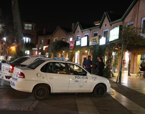 Se visten de custodios y roban $100.000 de una sucursal bancaria Se visten de custodios y roban $100.000 de una sucursal bancaria