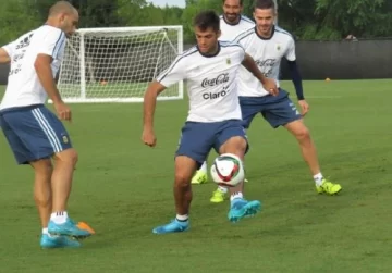 Mas y los otros jugadores del fútbol local volverán en charter Mas y los otros jugadores del fútbol local volverán en charter
