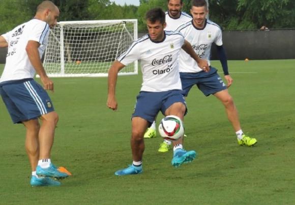 Mas y los otros jugadores del fútbol local volverán en charter Mas y los otros jugadores del fútbol local volverán en charter