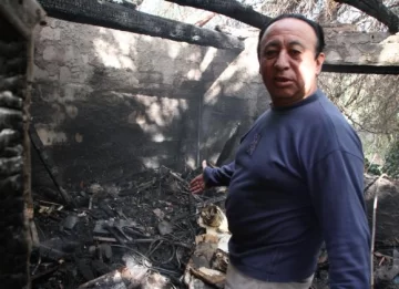 Un depósito destruido por un incendio Un depósito destruido por un incendio