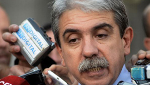 Aníbal Fernández cuestionó la “deliberada utilización política” de la muerte del niño qom Aníbal Fernández cuestionó la “deliberada utilización política” de la muerte del niño qom