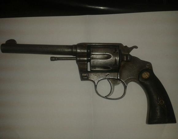 Andaba armado por la calle Andaba armado por la calle