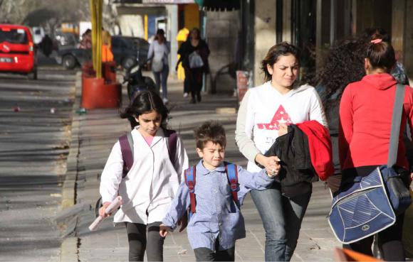 Viento: suspendieron las clases en el turno mañana Viento: suspendieron las clases en el turno mañana
