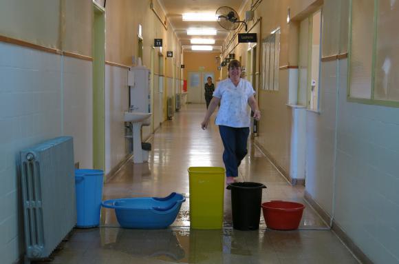 Se inundó el Marcial Quiroga y apuran el desalojo del viejo Hospital Rawson Se inundó el Marcial Quiroga y apuran el desalojo del viejo Hospital Rawson