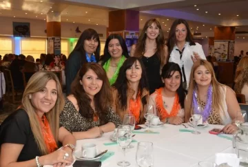 Té en el Día de la Secretaria Té en el Día de la Secretaria