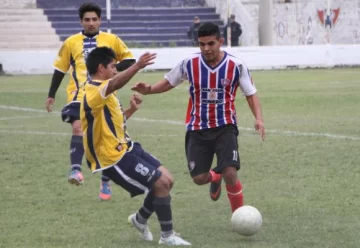 Colón perdió la chance y Peñarol se prendió Colón perdió la chance y Peñarol se prendió