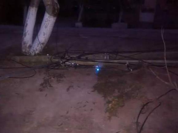 Un camión arrasó con los cables y dejó a dos barrios sin luz Un camión arrasó con los cables y dejó a dos barrios sin luz
