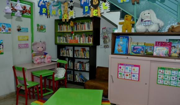 Biblioteca como nueva Biblioteca como nueva