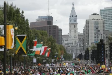 A los inmigrantes: “No se desanimen” A los inmigrantes: “No se desanimen”