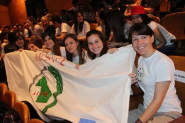 Además de aprender, los ingenieros quieren divertirse Además de aprender, los ingenieros quieren divertirse