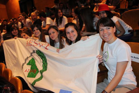 Además de aprender, los ingenieros quieren divertirse Además de aprender, los ingenieros quieren divertirse