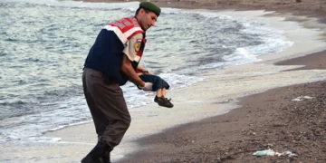 Detuvieron a cuatro personas sospechadas de estar implicadas en la muerte de Aylan Kurdi Detuvieron a cuatro personas sospechadas de estar implicadas en la muerte de Aylan Kurdi