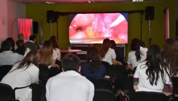 Un tutorial de cirugías en directo y para los médicos Un tutorial de cirugías en directo y para los médicos