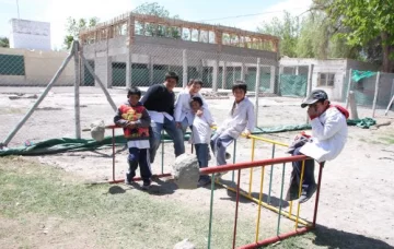 Dos escuelas sin terminar por la misma constructora Dos escuelas sin terminar por la misma constructora