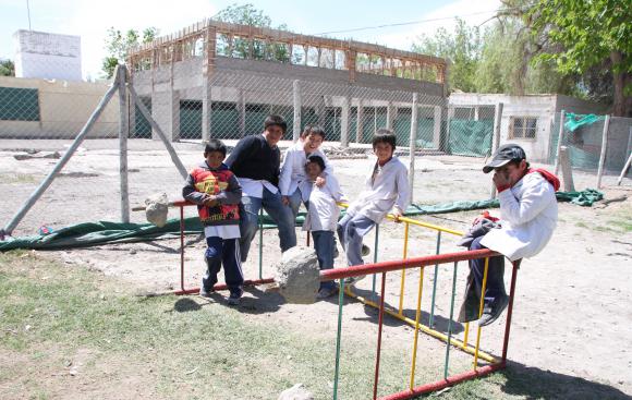 Dos escuelas sin terminar por la misma constructora Dos escuelas sin terminar por la misma constructora