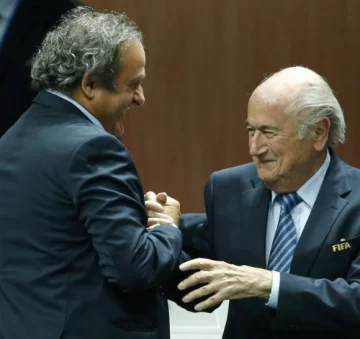 Platini, suspendido Platini, suspendido