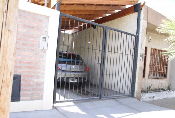 Salen durante sólo 30 minutos y les saquean su vivienda Salen durante sólo 30 minutos y les saquean su vivienda