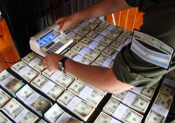 Puro dólar falso Puro dólar falso