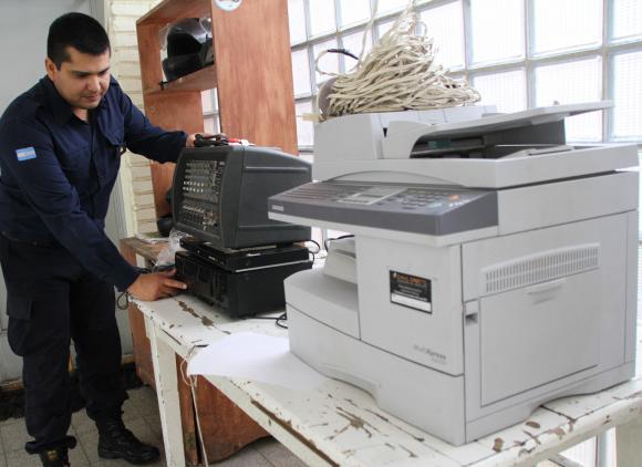 Saquearon una escuela, presos Saquearon una escuela, presos