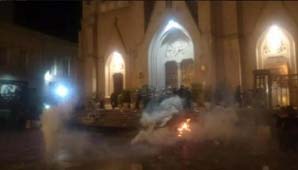 Aseguran que las mujeres del Encuentro Nacional arrojaron materia fecal a la Policía Aseguran que las mujeres del Encuentro Nacional arrojaron materia fecal a la Policía